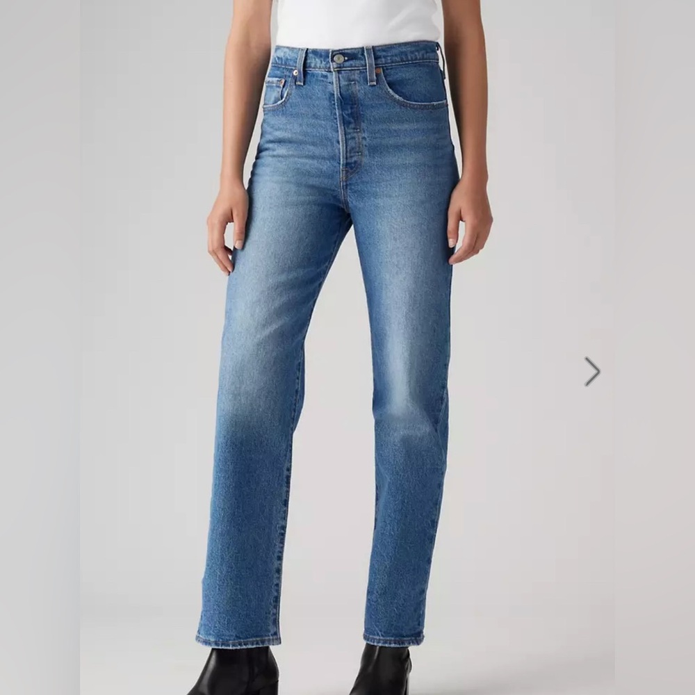 Levi’s Premium Ribcage Straight Ankle 28 width